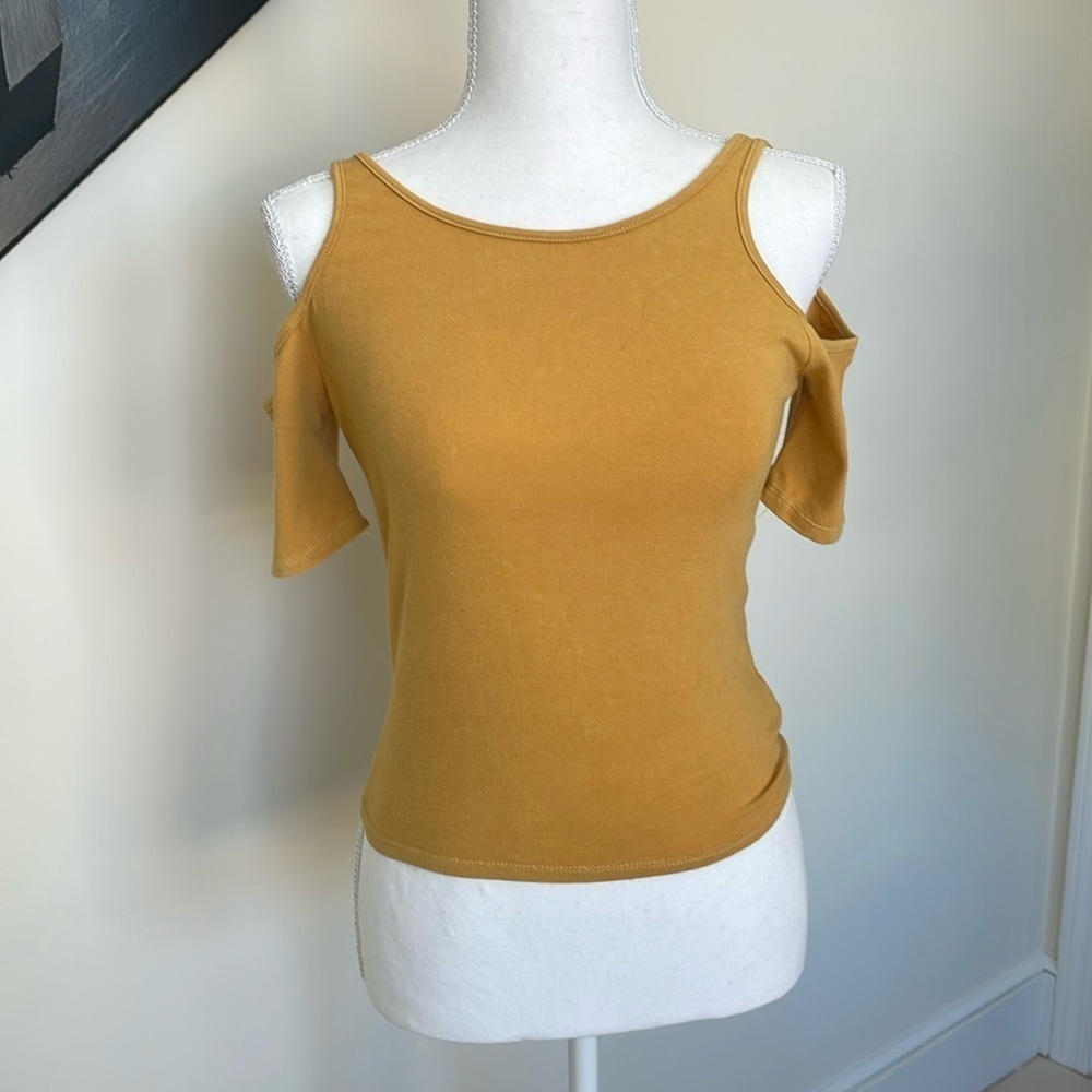 Ecote Gold Colored Cold Shoulder Crop Top. Med